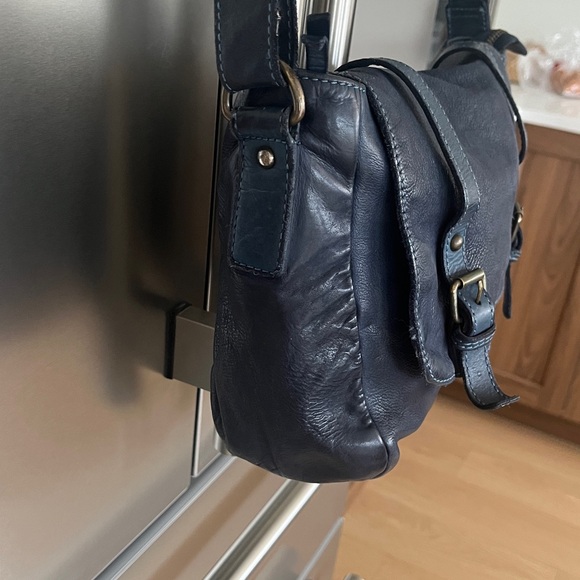 Elegant Navy Leather Satchel - Picture 4 of 16